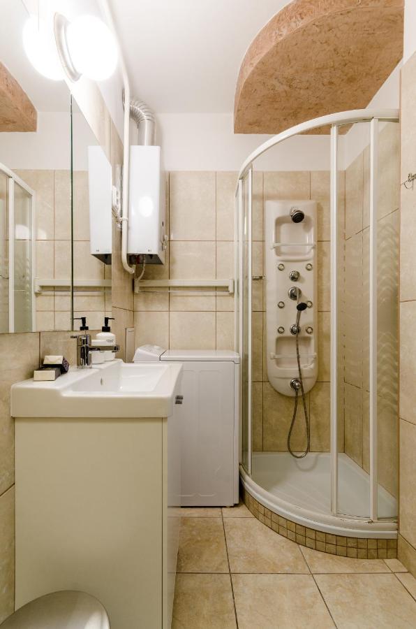 Paulay'S Studio Apartment In The City Center. Budapeste Exterior foto